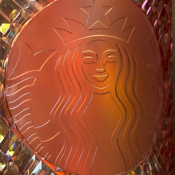 Starbucks holiday 2021
Limited Edition
Peach Jeweled 24oz Tumbler - Picture 2 of 3